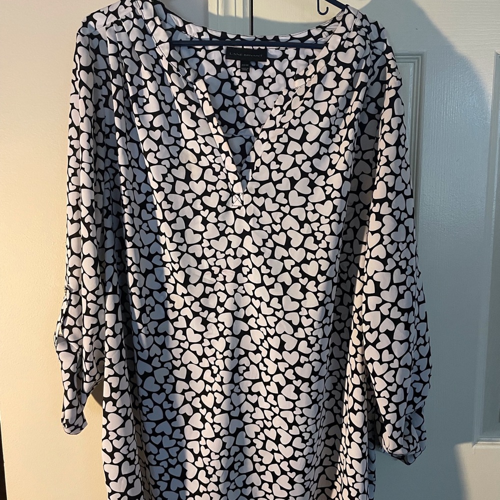 Lane Bryant Heart Patterned White & Black 3/4 length sleeve Blouse in 22/24